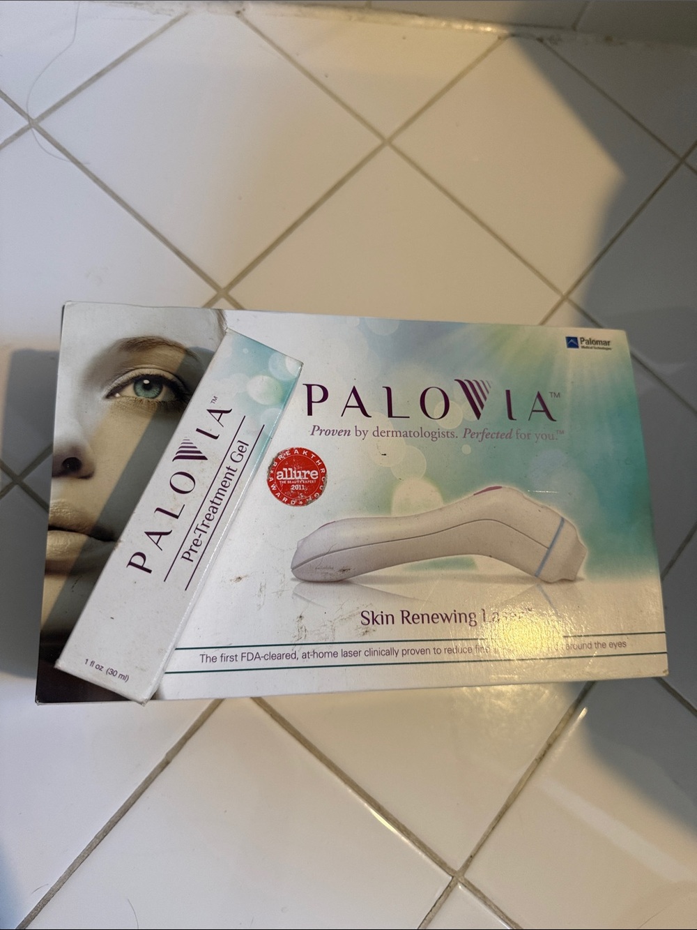 Palovia Skin Renewing Laser Device with Pre-Treatment Gel – White